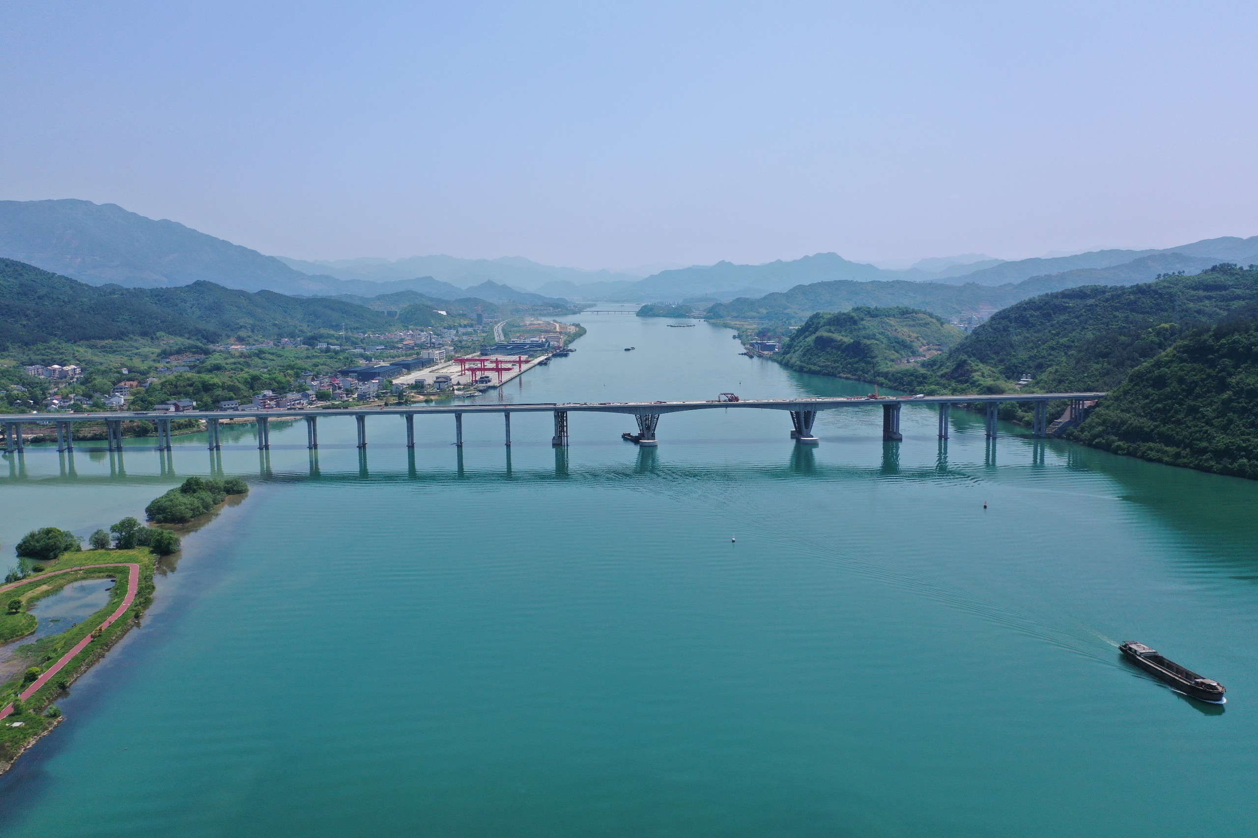 a291307b0a6c3d0934e85fc960a62012.jpg 新安江特大橋1.JPG