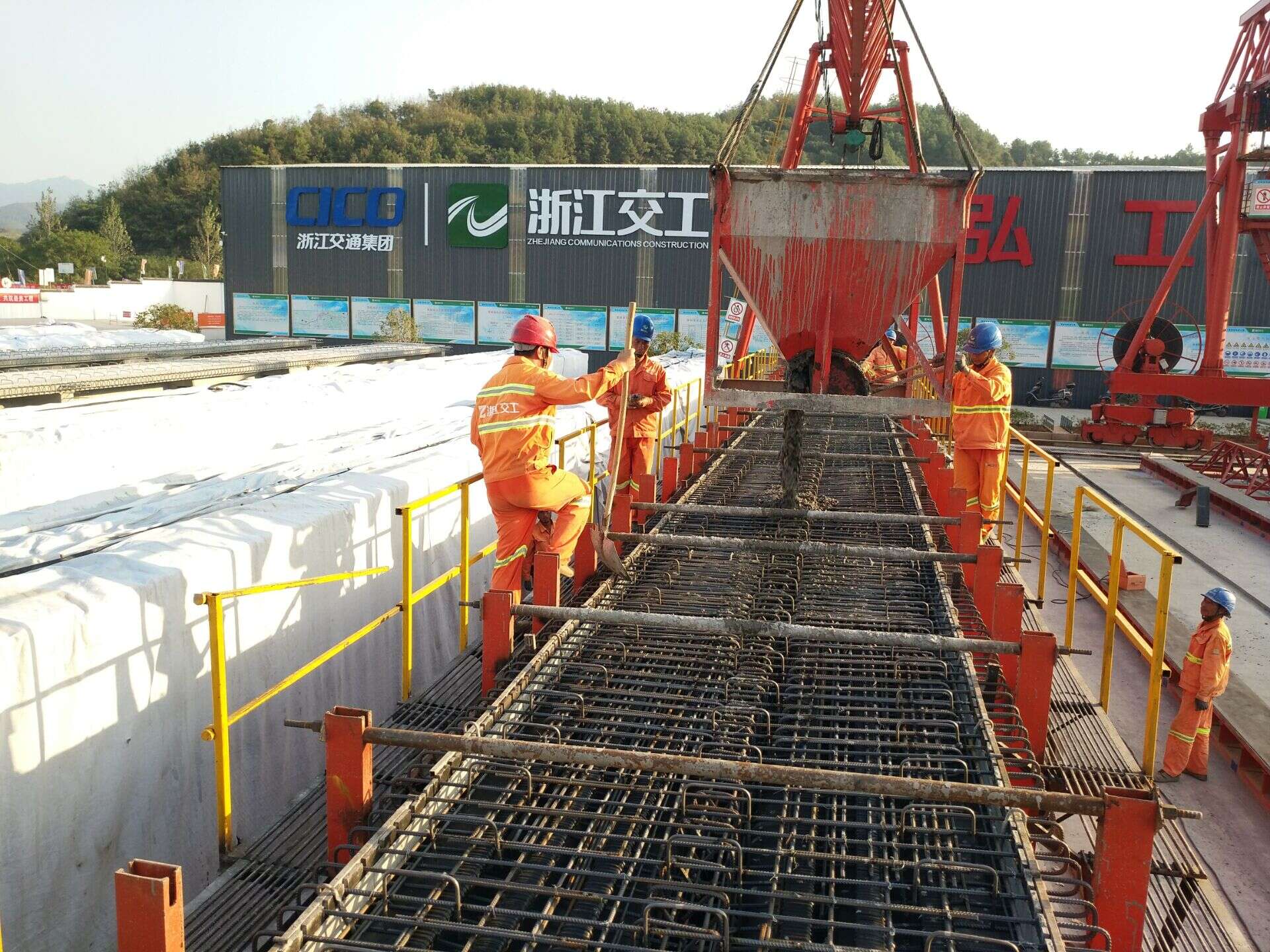 預製場梁板澆築.jpg