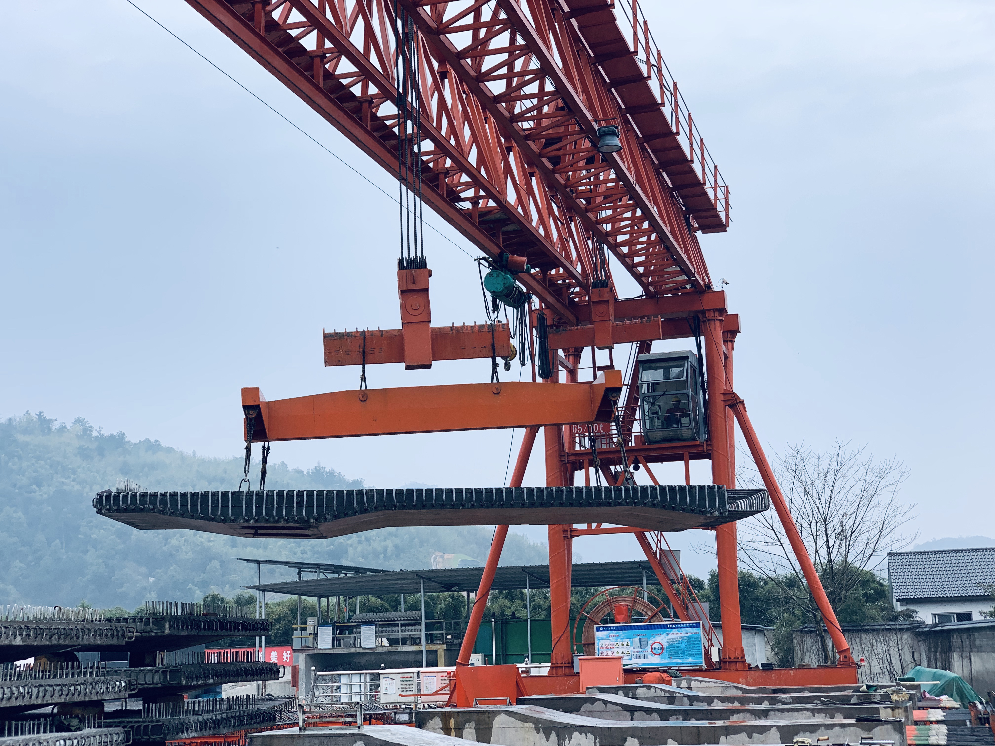 異形底面先張法橋面板預製施工工法.png