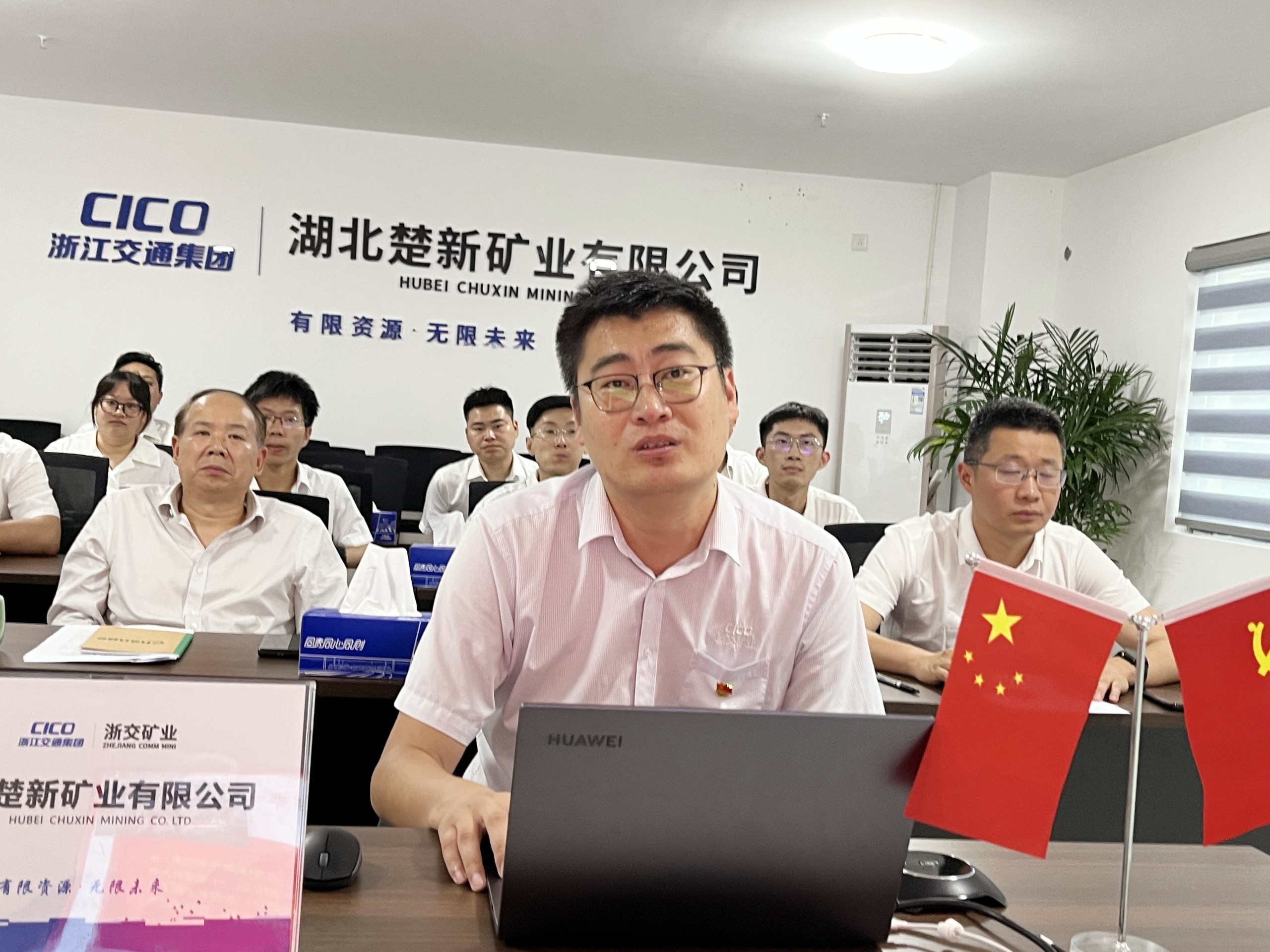 圖片4-交通資源集團第二屆“勞模模範”、下屬楚新礦業足球500比分直播完整版總經理助理左寶儀宣講.jpg