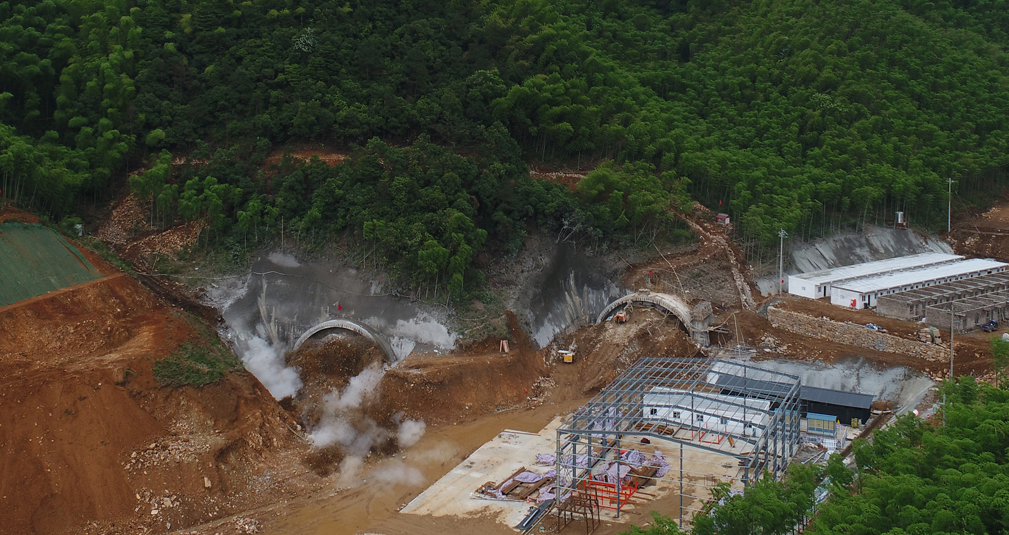2018.05.22長城塢隧道進口首爆成功1.JPG