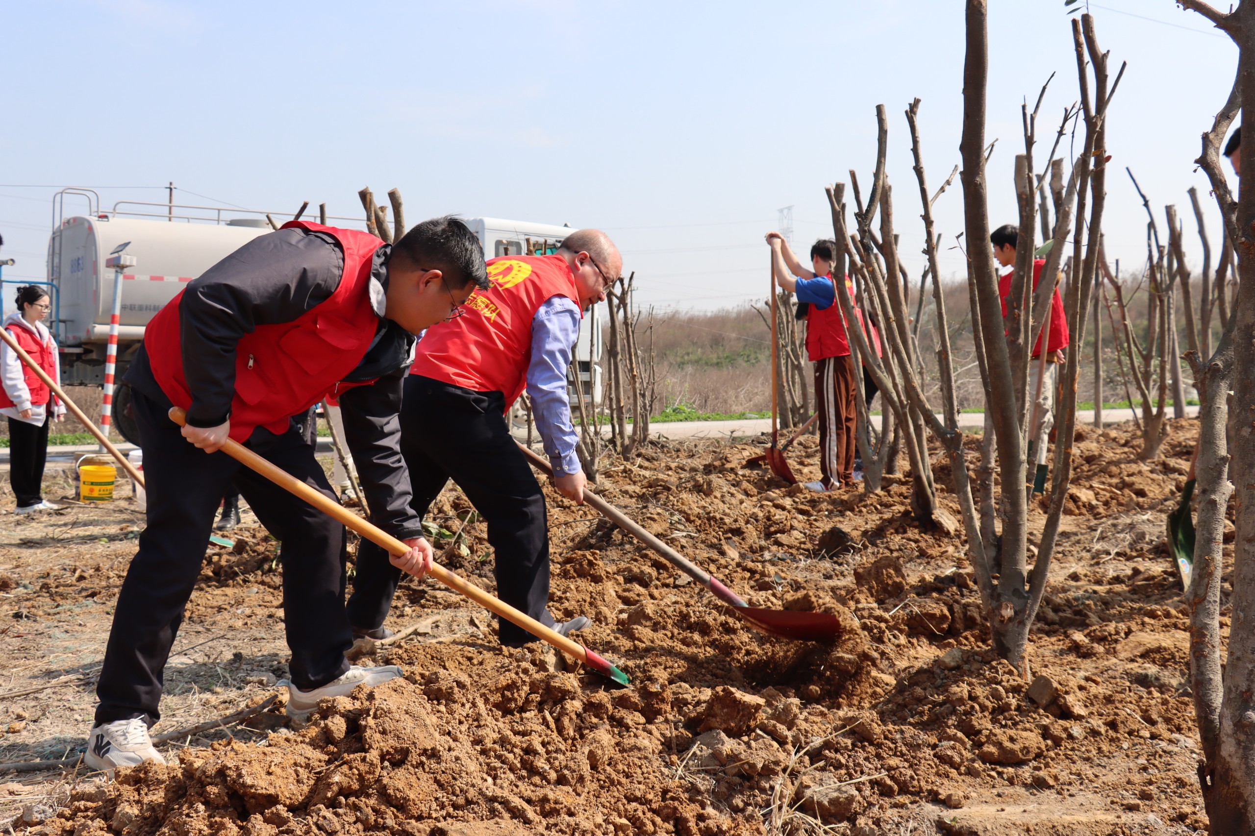 bbe5a2b2eaac417a43597ce856fa315a.jpg 海新.jpg