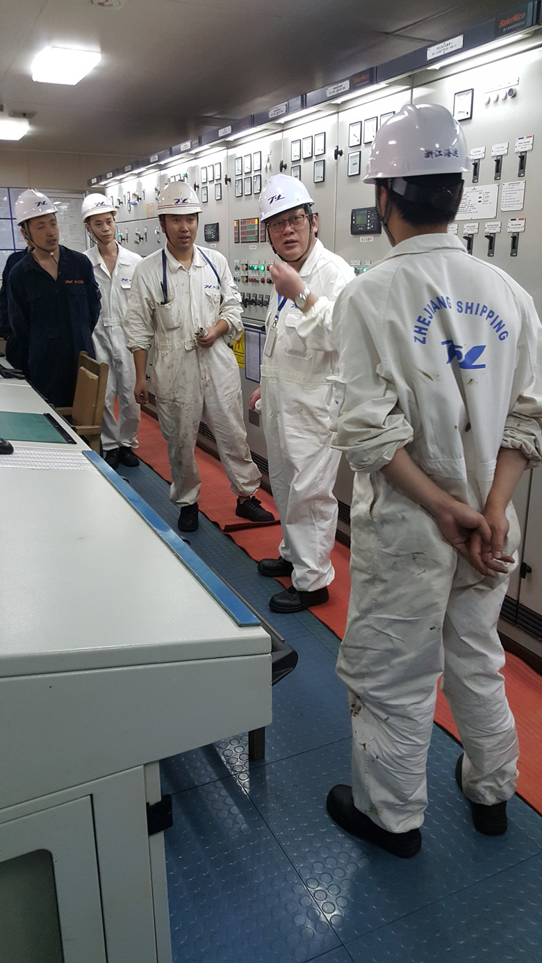 楊再剛副總到165輪和520輪3_副本.jpg