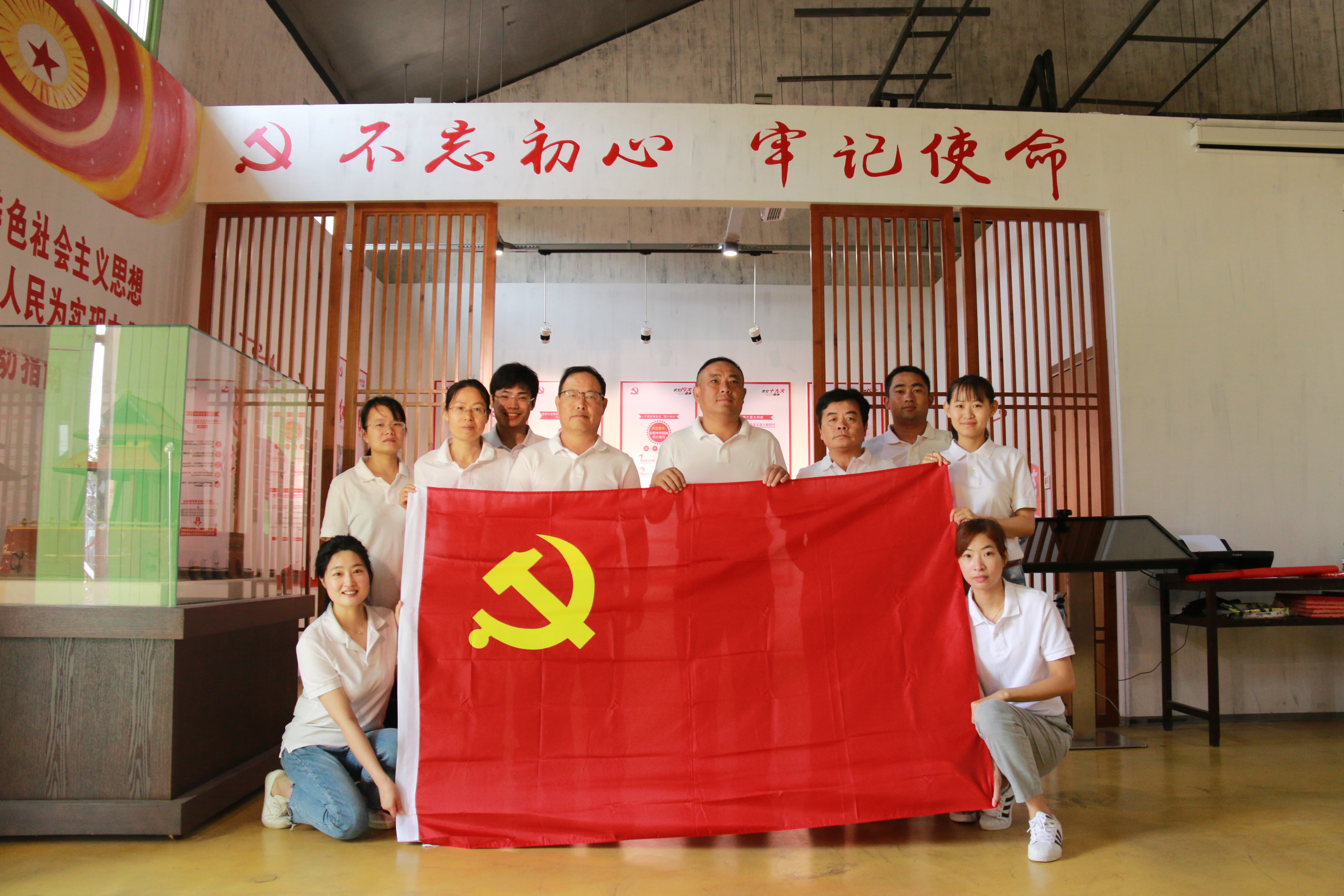 參觀紅色教育基地 (2).JPG