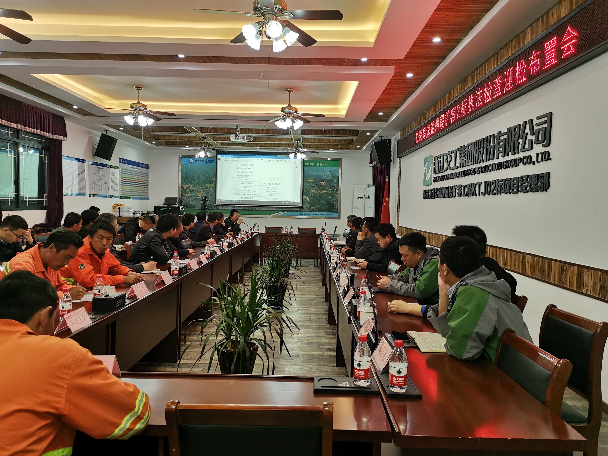 bf62258bd9666be23f6a09267776362b.jpg 2019.4.14省執法大檢查在即,杭州繞城西複線湖州段擴容2標積極迎檢.jpg