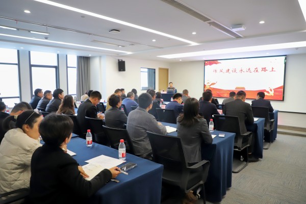 會議現場-側面照(1).jpg