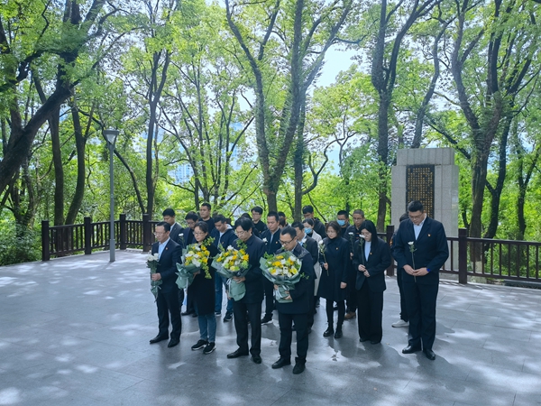 交投地產集團麗水支部開展“清明祭英烈”緬懷活動_副本.jpg