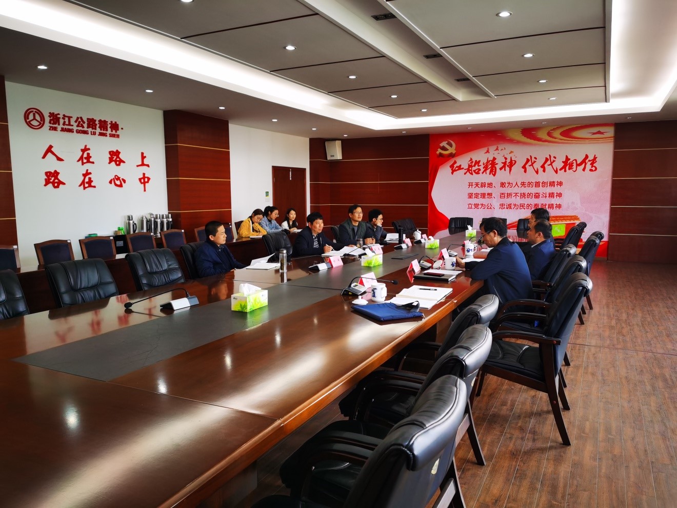 670de69e0e7831952cc4d9df06eeb624.jpg 3.25 杭紹甬公司赴紹興市公運中心對接杭紹甬高速項目相關工作.jpg
