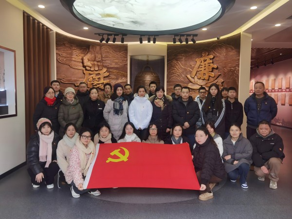 合影(1).jpg
