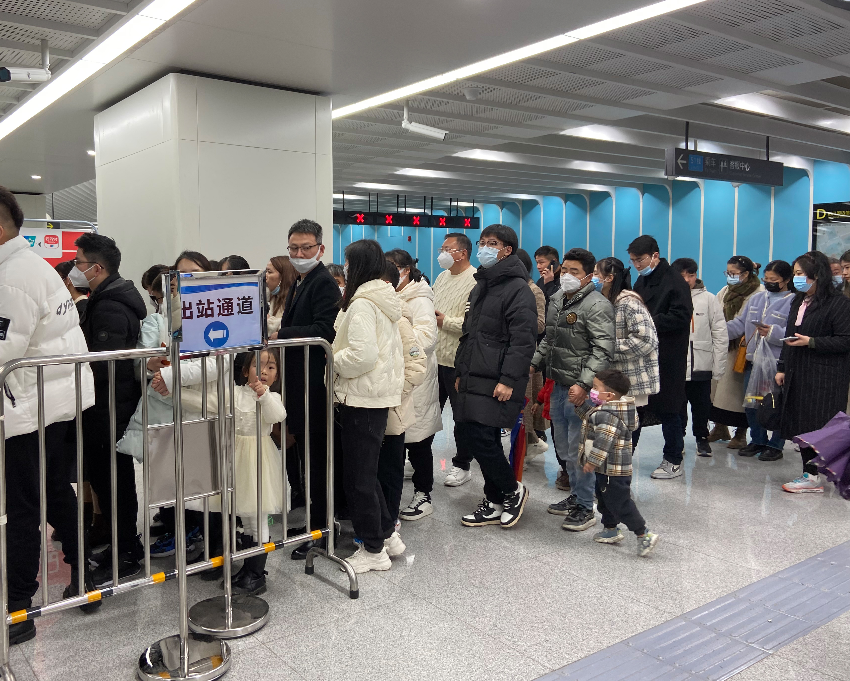 874c9fd4315adb3922fdb767e11ed2e0.jpg 春節期間繁忙而有序的車站 圖:趙鄧舒寧.jpg