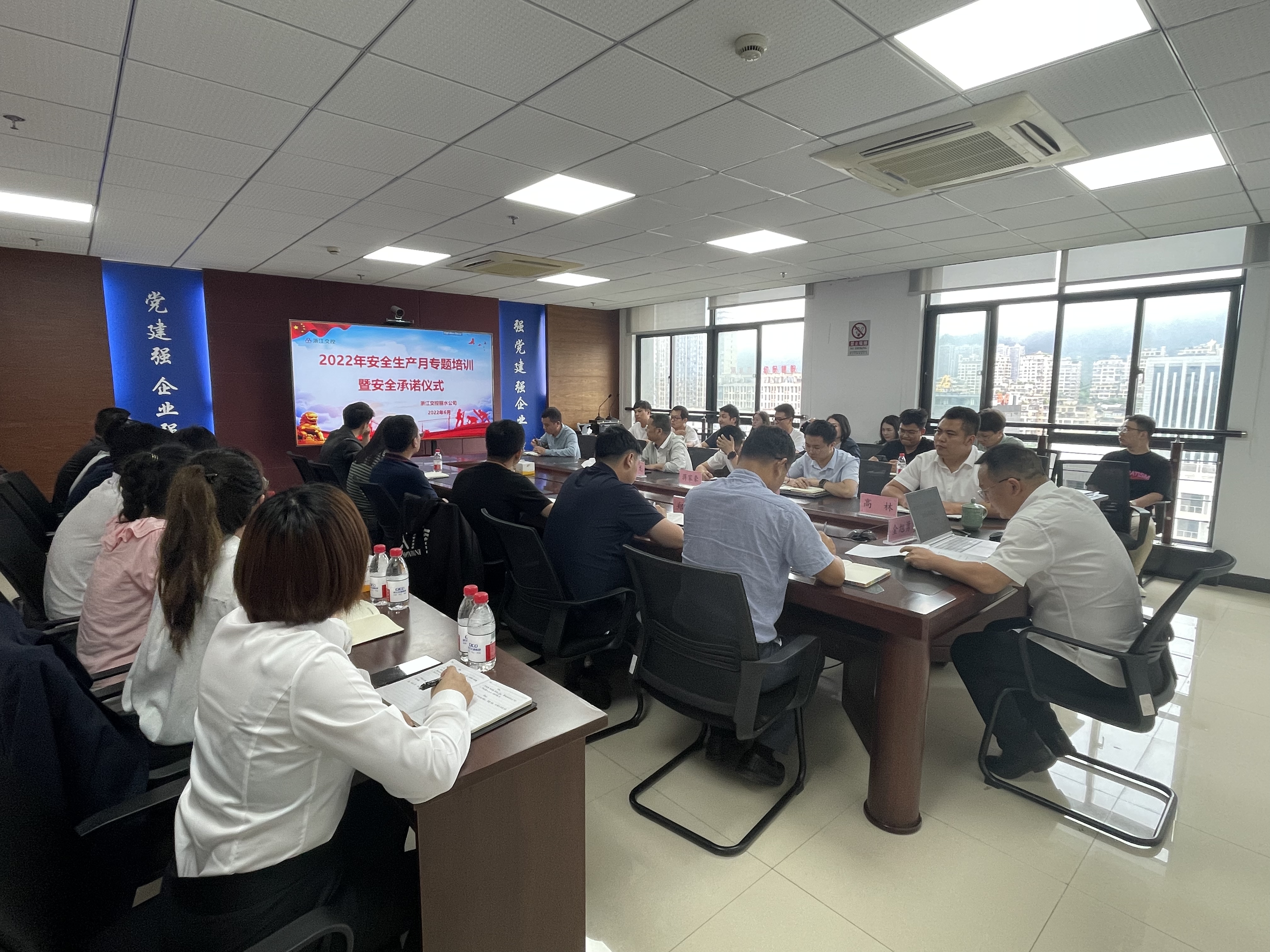80129ae1fa37a962d7b73a5c96cf537.jpg