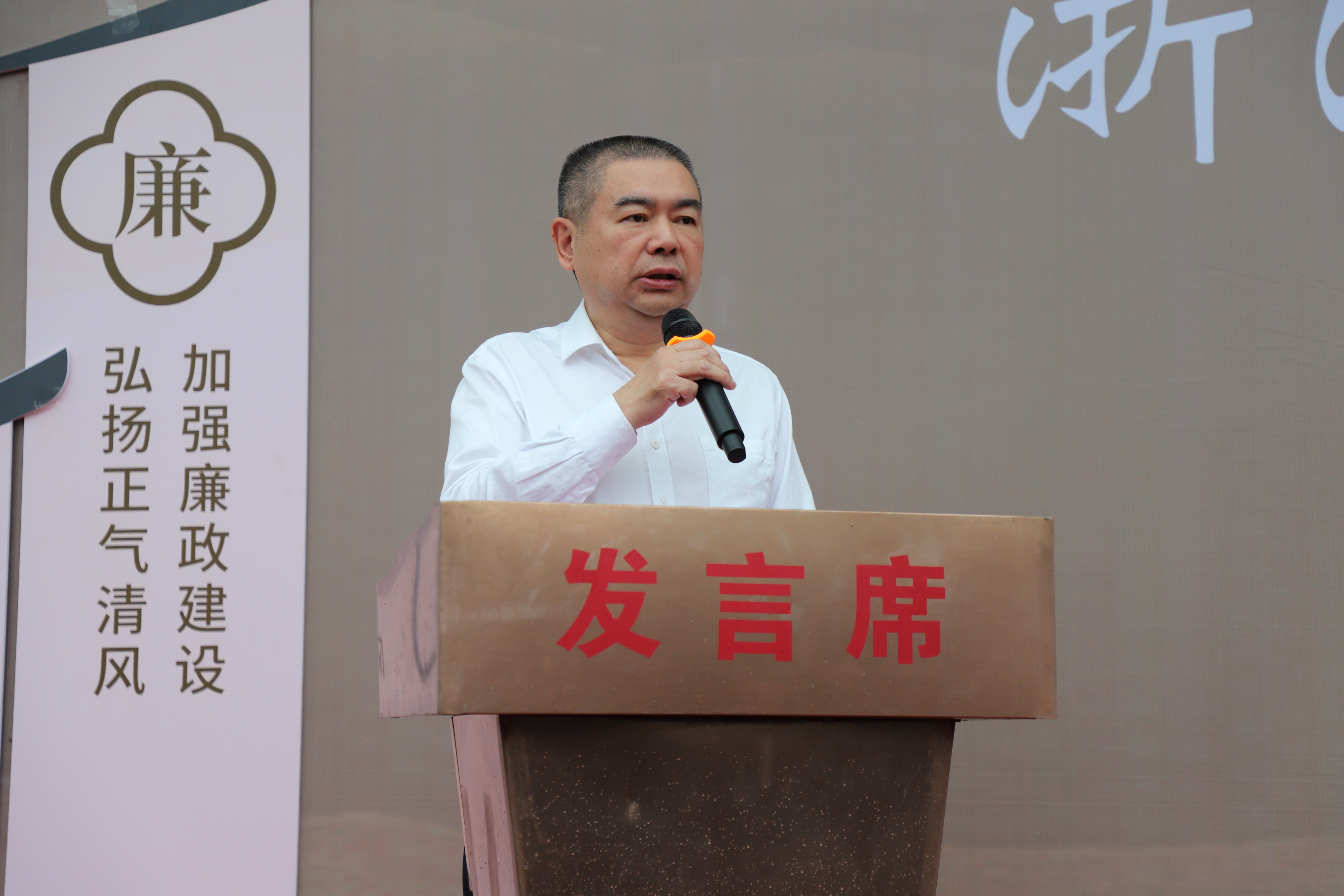 2e91238008e5937095ea8135a3ba1f8b.jpg 陳華.JPG