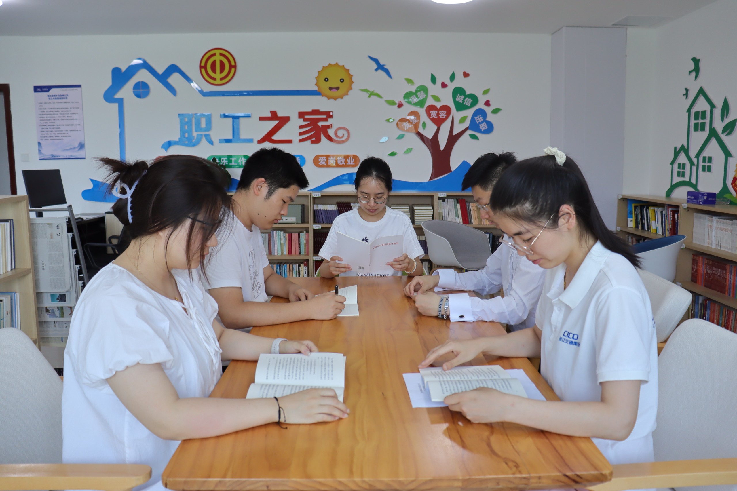 fefe36b46910a6aa7d270f3f6b30ed7f.jpg 團員讀書會.jpg