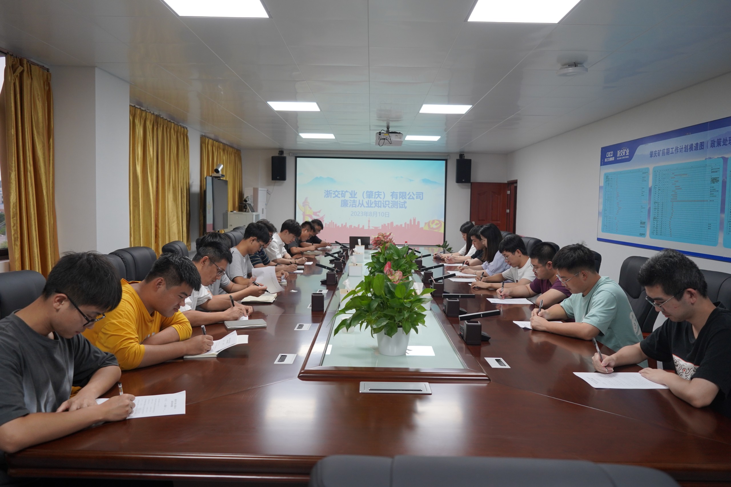 99b282bde156b0e08c8739c9108616ef.jpg 廉潔從業.jpg