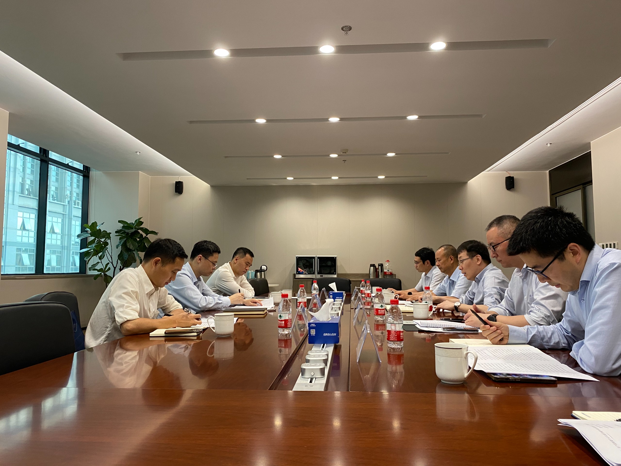 集團新浪竞彩足球比分直播副總經理俞激到省經投新浪竞彩足球比分直播調研.jpg