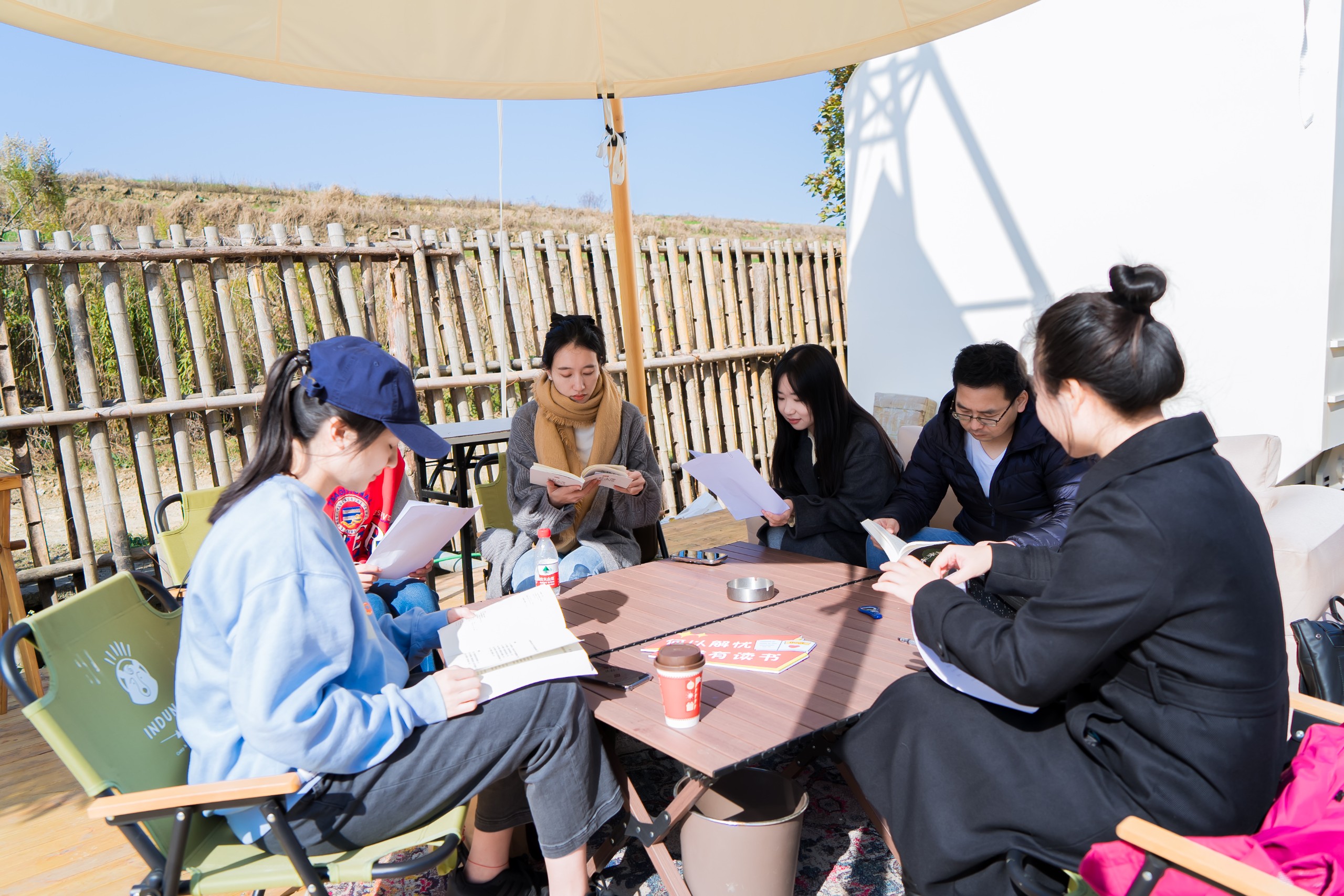 “書香經投 廉潤心田”——省經投雪缘园即时比分足球開展廉潔專題讀書分享會2.jpg