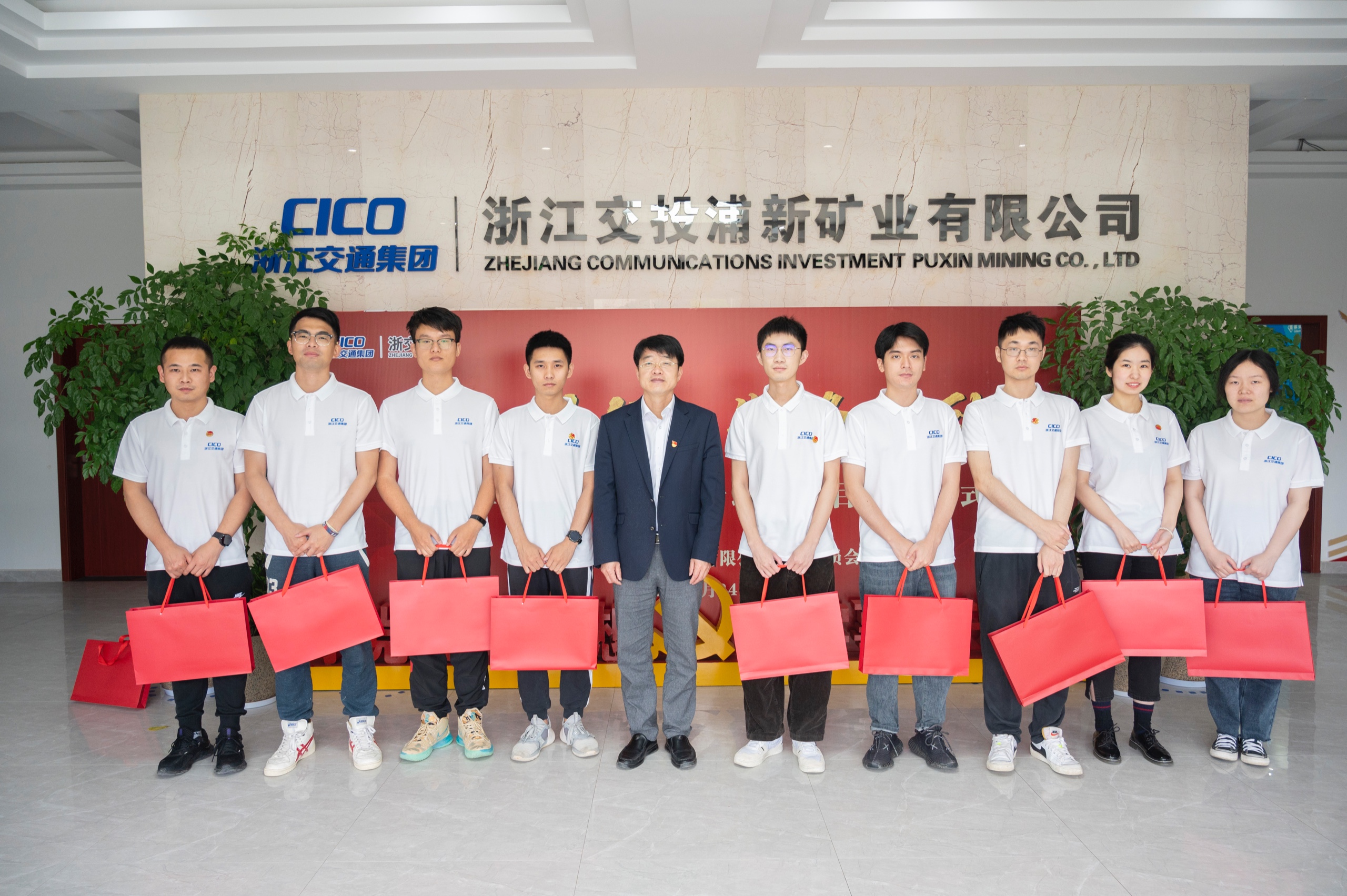 fe1b9cc4081a5df5f8a9fac77dac263a.jpg