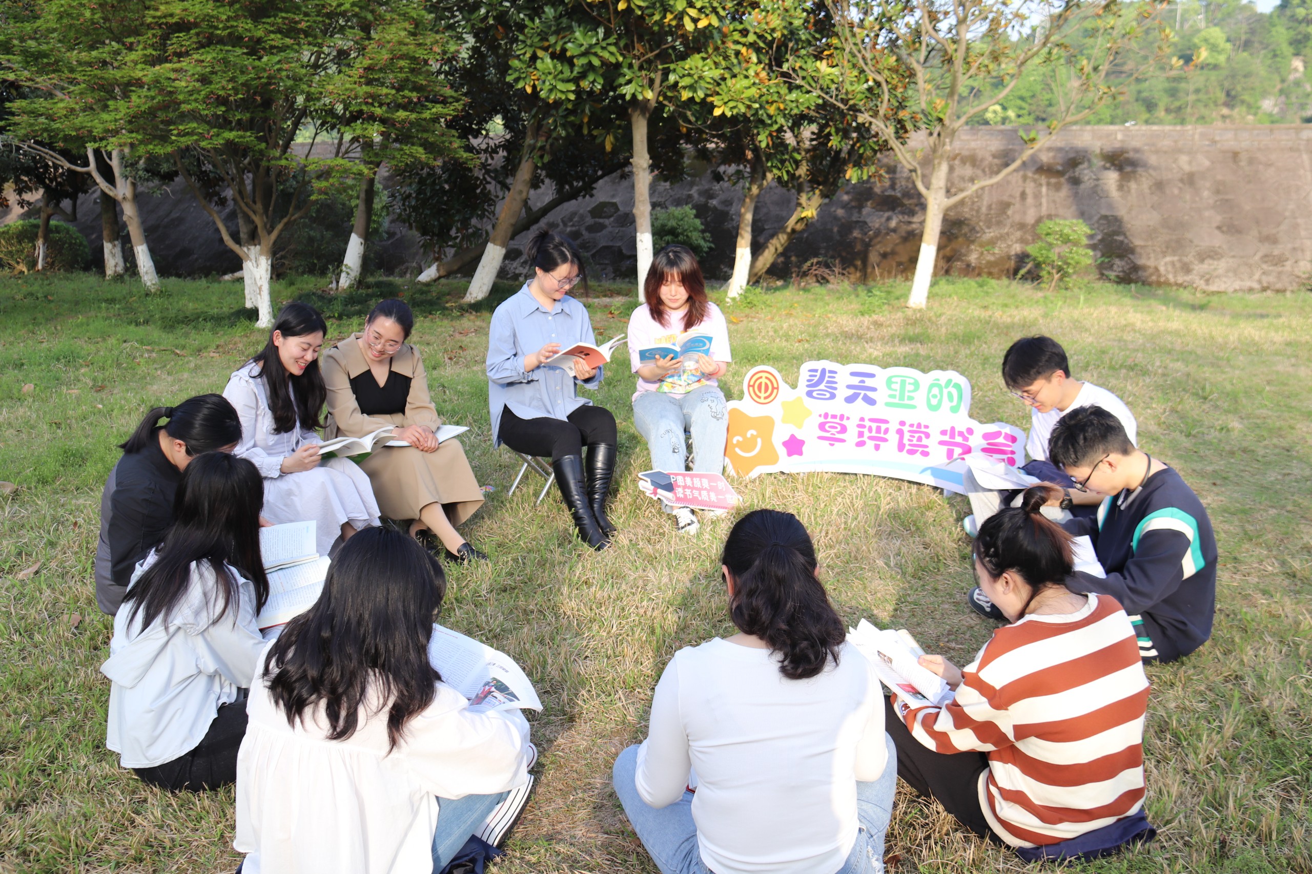 a8e55bb08ec964f7ac670b7685ddde81.jpg 讀書會.JPG