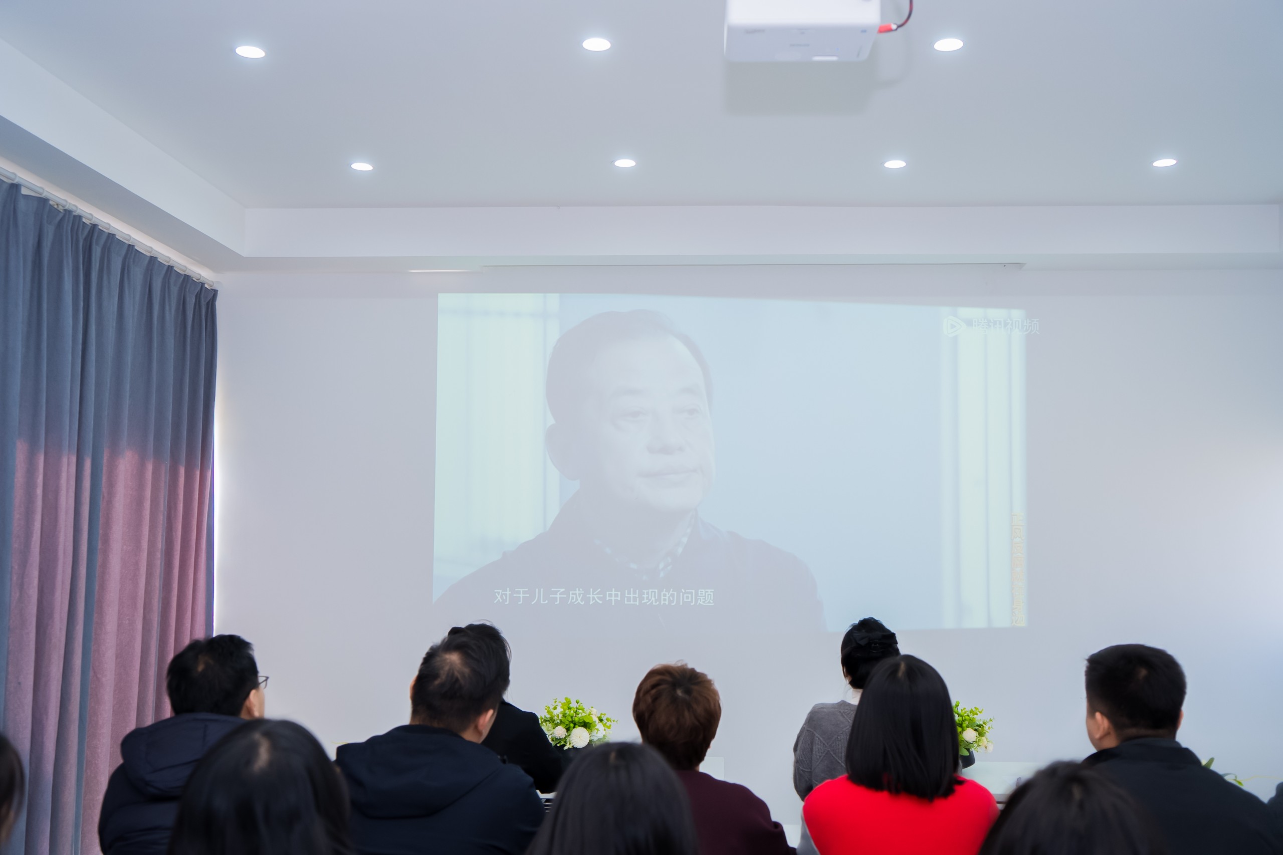 “書香經投 廉潤心田”——省經投雪缘园即时比分足球開展廉潔專題讀書分享會.jpg