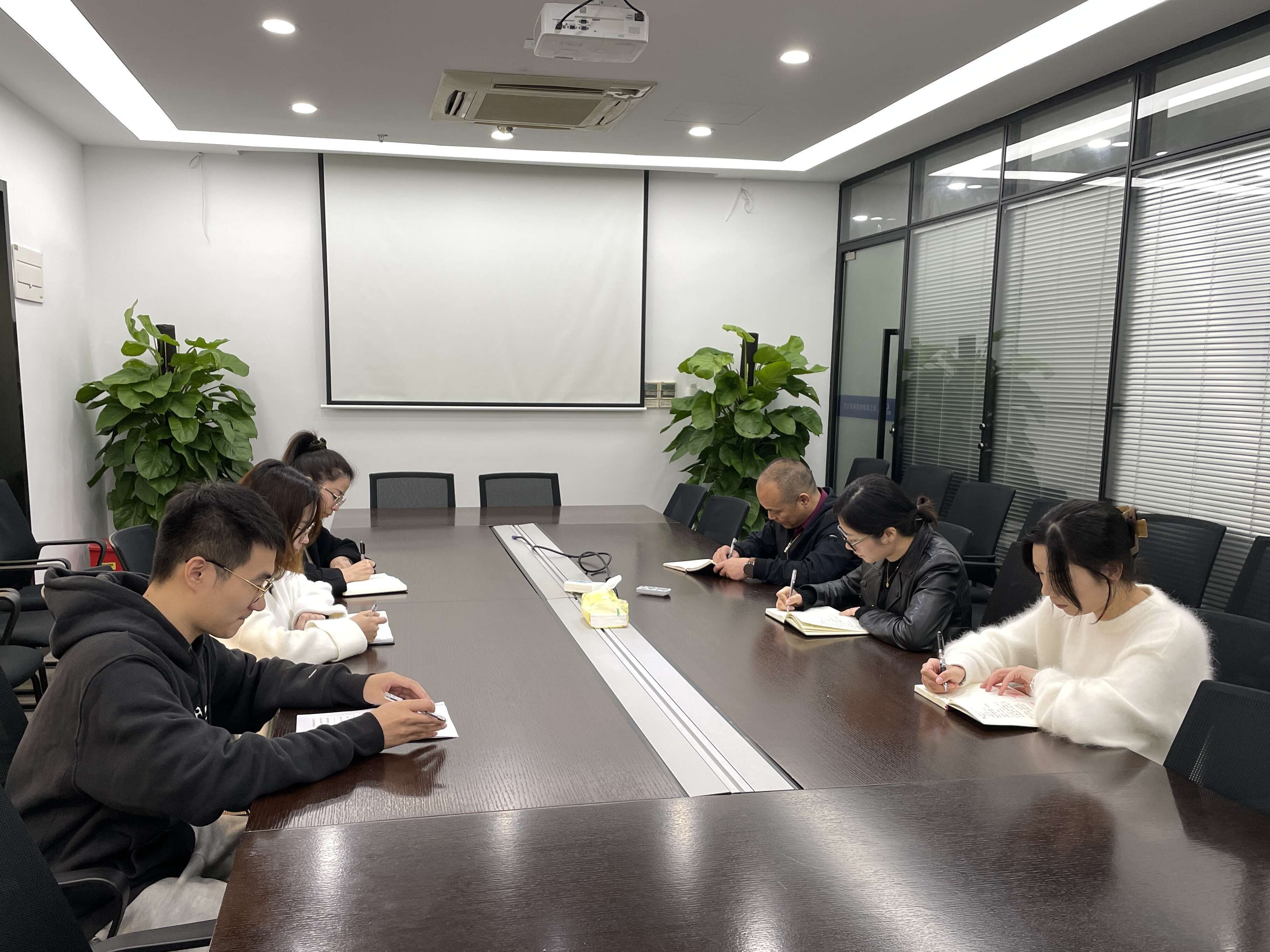 招標代理諮詢公司黨支部學習十九屆六中全會精神.jpg