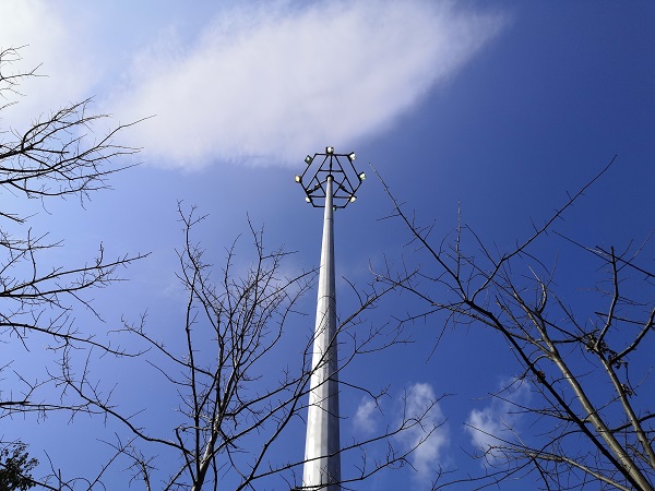 cf16549312fd392496ff513ee3c9088f.jpg 高杆燈安裝 (2).jpg