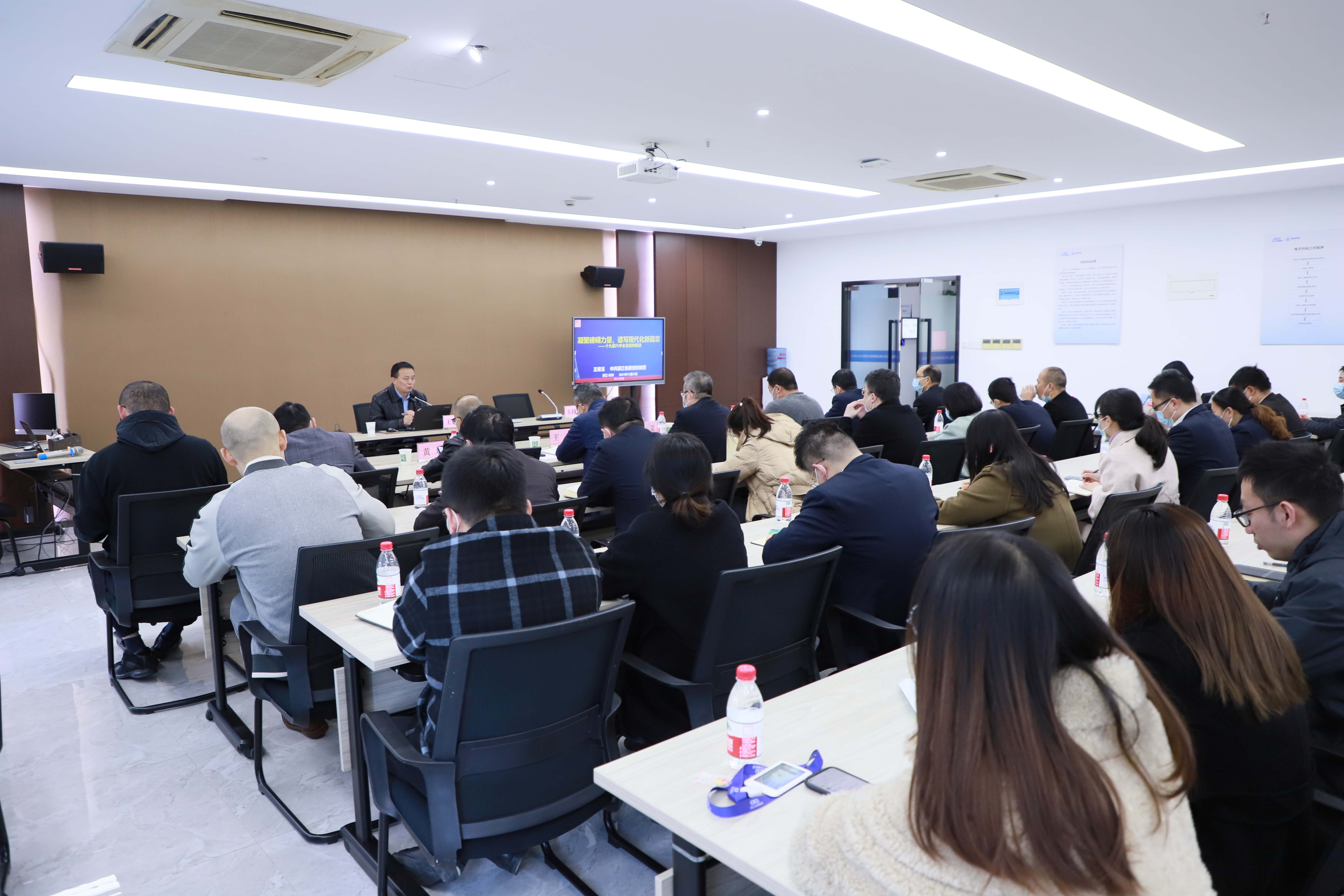 高速物流竞彩足球比分直播500彩票學習宣講黨的十九屆六中全會精神.JPG